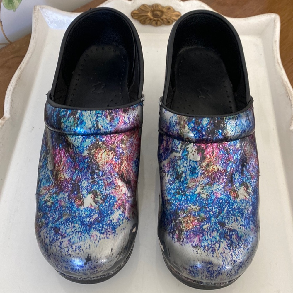 Danksko Women’s Professional Comfort Support Clogs Metallic Patent. US 7.5-8